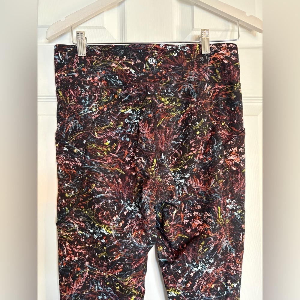 LULULEMON ‘Foilage’ Activewear Leggings - Picture 7 of 12